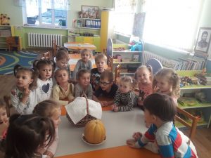 Ne distram-matematica invatam si din darurile toamnei gustam.